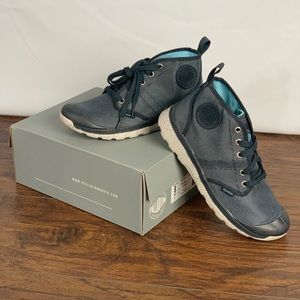Palladium Women’s Pallaville Hi Size 8